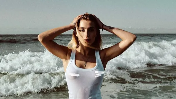 Погляд, який зупиняє: українська каратистка знову роздражнила фанів суворим луком