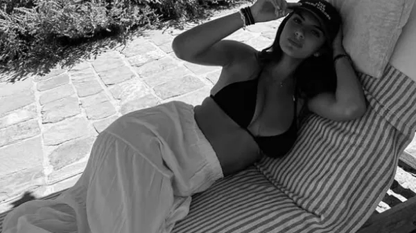 Дочь Гвардиолы сорвала все взгляды в элегантном платье: Париж пылает от ее соблазна и блеска