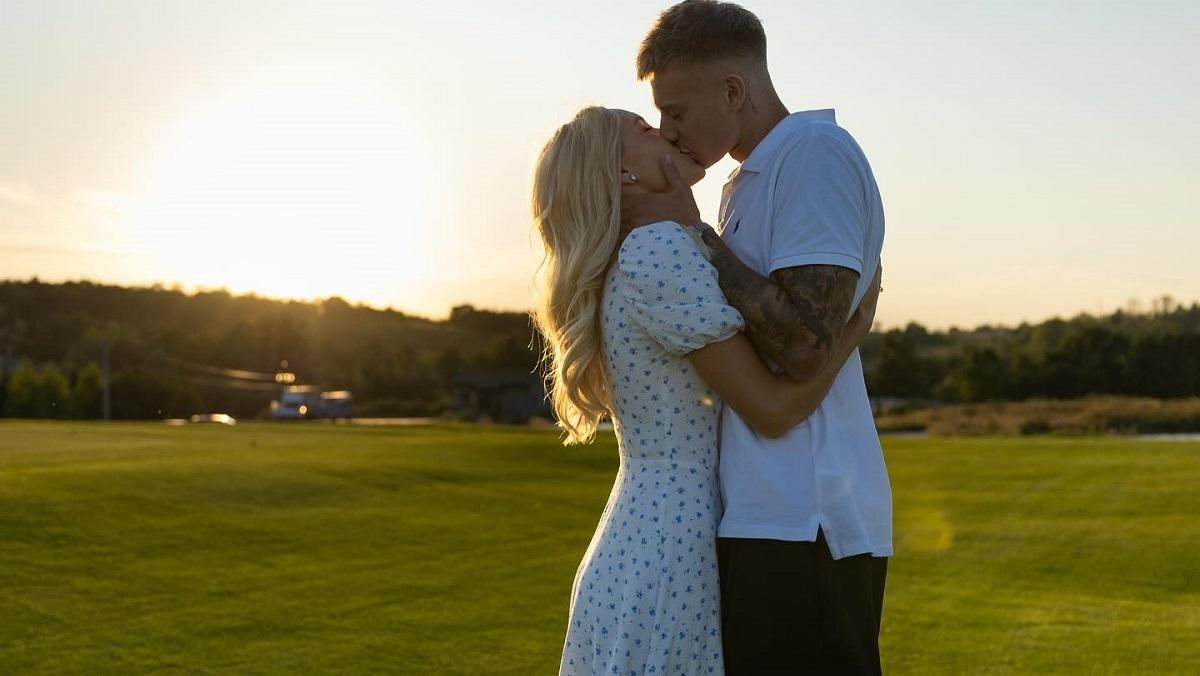 Квіткова підловила Бражка з відомою співачкою: було гаряче – парочка сходила на концерт 