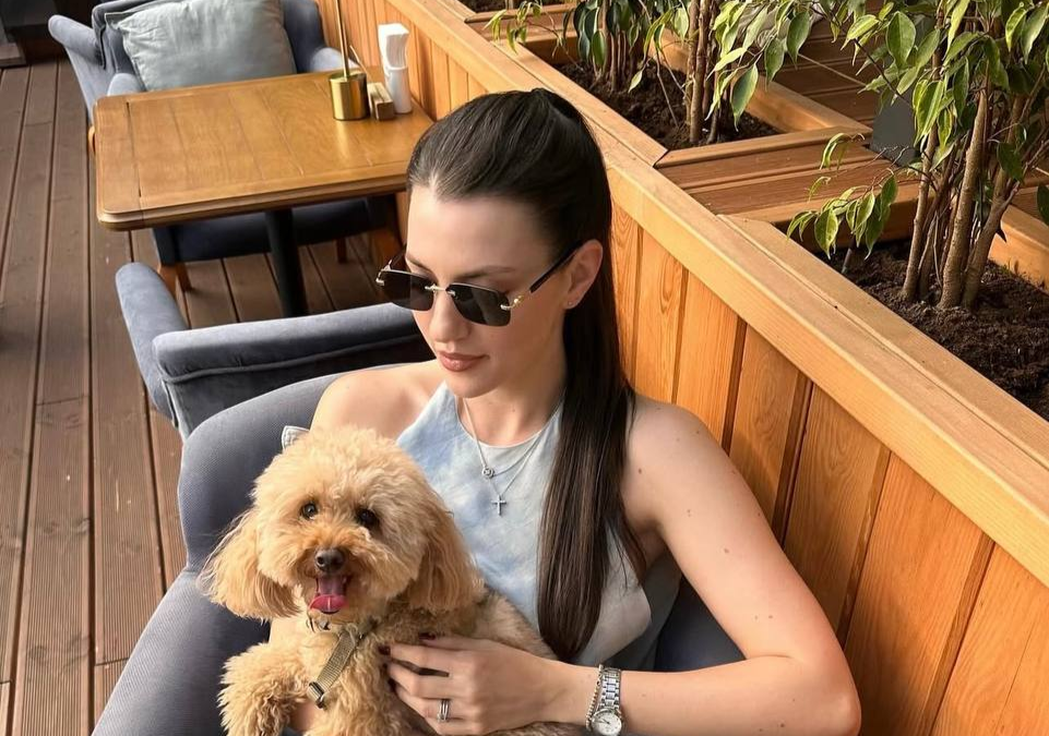 Стильна дружина Мацапури приковує увагу бездоганним виглядом – чарівність вирує через край