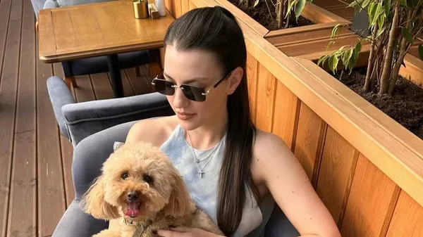 Стильна дружина Мацапури приковує увагу бездоганним виглядом – чарівність вирує через край