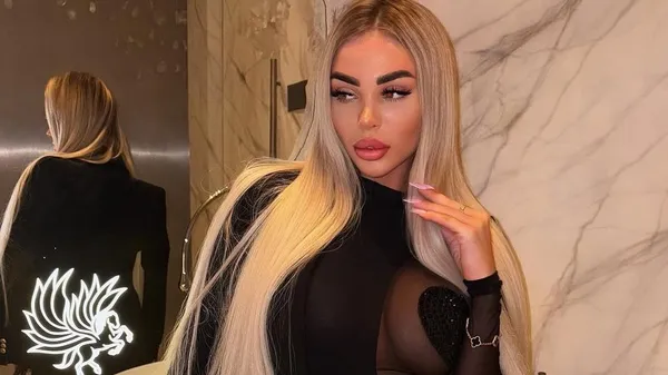 Сексі-спалах від музи Алефіренка: у зухвалому вбранні виставила ніжки та розбурхала уяву