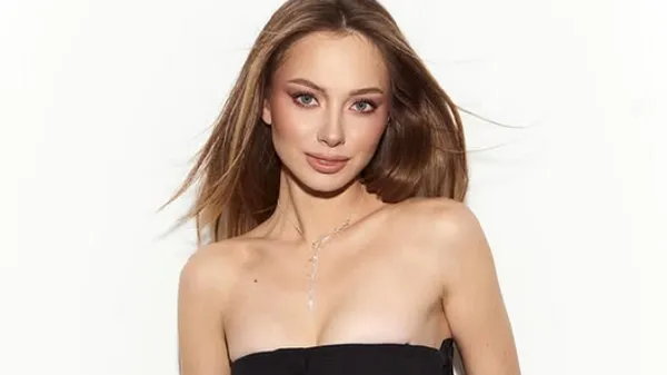 Трубіна атакує серця у фатальній сукні: одним декольте залишила всю стрічку в нокауті