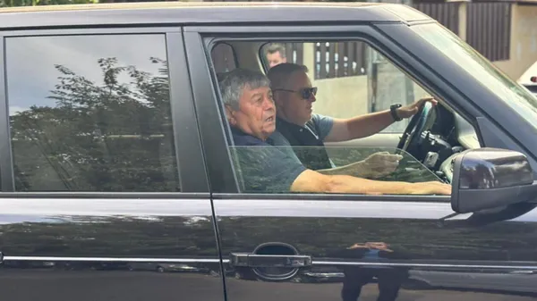 Луческу інвестує 845 мільйонів і цілується прямо на вулиці у свої 80: зведе 349 будинків біля озера