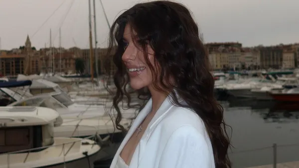 Бездоганна пасія футболіста збірної України роздягнулася до еротичної білизни – спекотна наречена