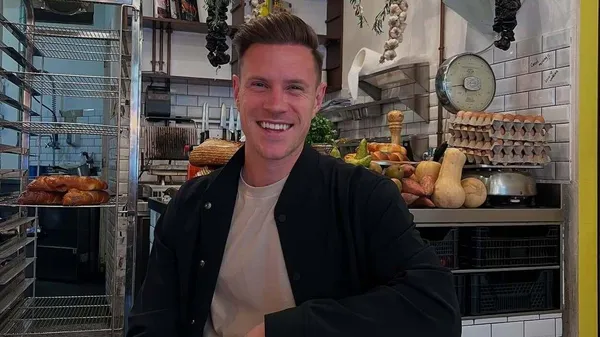 Воротар Барси зачарував фанатів фото з новою коханою: дружина крутила роман з тренером