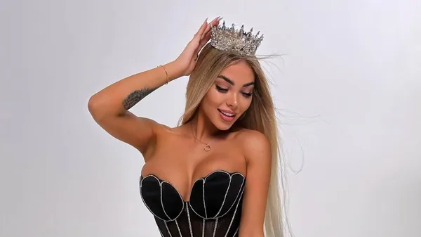 Палка пасія Алефіренка зухвало розбурхала уяву фанів – гаряче бікіні зводить з розуму