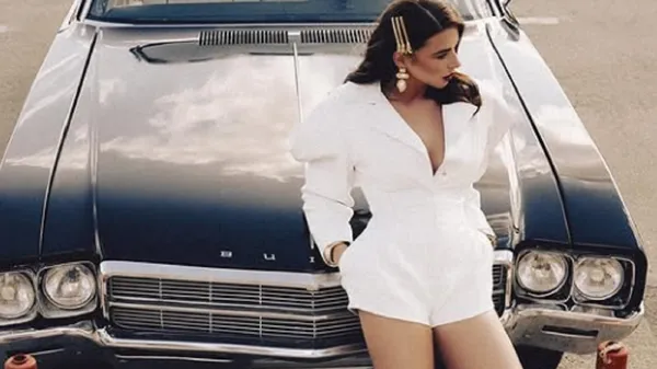 Гламурна муза Усика демонструє модельні здібності на фоні розкішної природи – чарує без слів