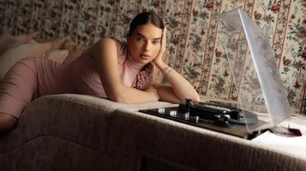 Муза Усика вспыхнула красотой в феерической фотосессии: вокруг нее уже бушуют страсти