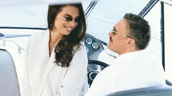 Усик дебютує в кіно: дружина засліплює сукнею – Торонто стоячи аплодує українцям