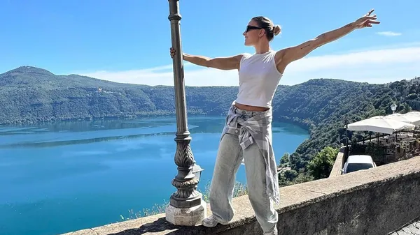 Харлан демонструє спалах кохання в райській місцині – знайшла нереальну красу