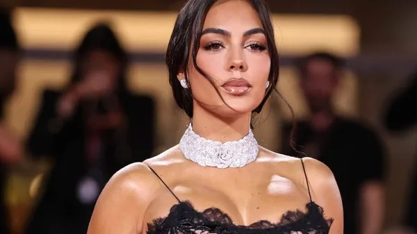 Родригес, усыпанная бриллиантами, наслаждается домашним уютом – она точно выиграла эту жизнь