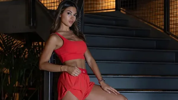 Обраниця зірки Інтера показала всі найгарячіші принади: розбурхала фантазії тисяч фанатів