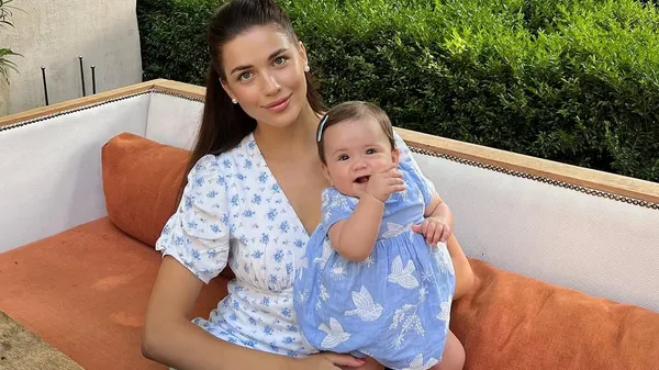 Щира усмішка і донька на руках – дружина Габелка поділилася зворушливим моментом