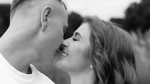 Зірка Шахтаря, якого кличуть в топ-лігу, знов буде татом – Луніна тут як тут, бейбі-бум не зупинити