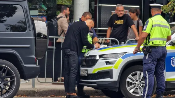 Легенда МЮ отримав штраф на вулиці столиці: кандидат у президенти завинив на елітному позашляховику