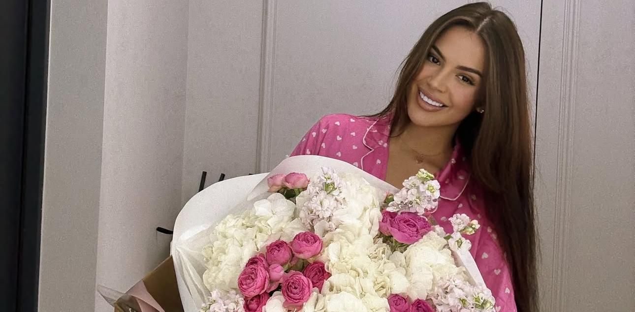 Палка колишня Герреро ховає ім’я щедрого дарувальника – розкішні квіти знову в її серденьку