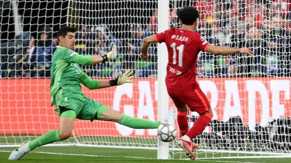 Куртуа тягнув усе, але магія одного штрафного зламала "Реал". Драма на "Енфілді"