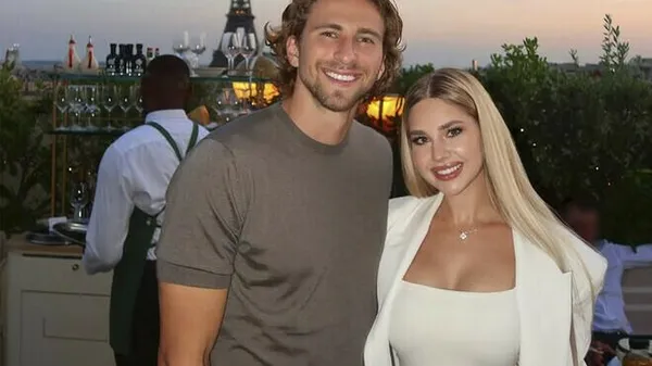 Романтика рівня АПЛ: Забарний вразив дружину подарунком, дорожчим за квиток на матч