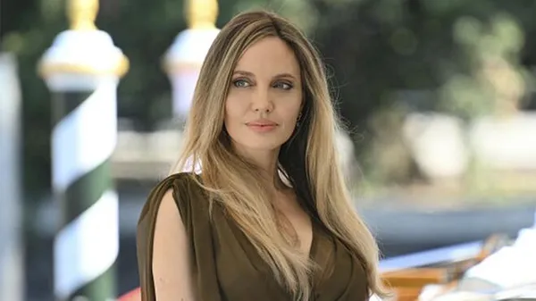 Не Херсоном єдиним: Анджеліна Джолі "засвітилася" на стадіоні рівненського Вереса