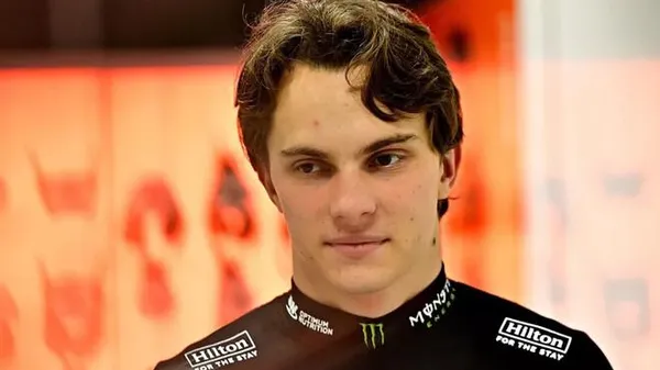 Розбитий болід, втрачені очки та віра в титул: драма Оскара Піастрі триває