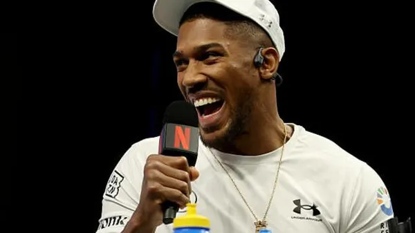 Якщо не можеш перемогти – вчися у переможця. Джошуа приїхав до табору Усика за магією перед боєм з Полом