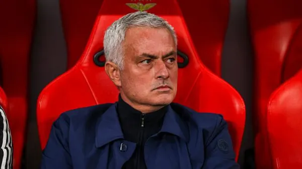 Заборонений трикутник та лекція для преси: Моурінью влаштував фірмовий спектакль після нічиєї зі "Спортінгом"