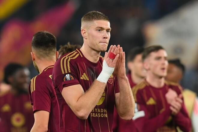 Римські гойдалки для Довбика: "вовки" готові витратити "всі гроші світу" на нового форварда, а українця – в оренду?