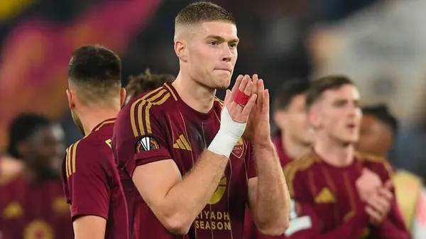 Римські гойдалки для Довбика: "вовки" готові витратити "всі гроші світу" на нового форварда, а українця – в оренду?