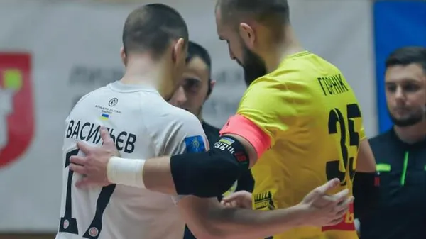 Свистки заряджені, карти в кишені: Названо імена тих, хто вершитиме долі 12-го туру Екстра-ліги