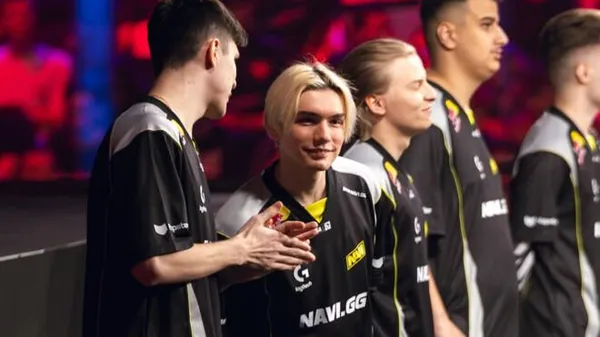 Солнцезащитные очки не помогли: NAVI устроили топ-1 мира холодный душ и вышли в полуфинал мэйджора