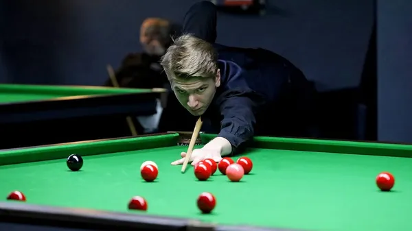 Нерви зі сталі та кий-чарівник: Бойко вигризає перемогу на шляху до Welsh Open