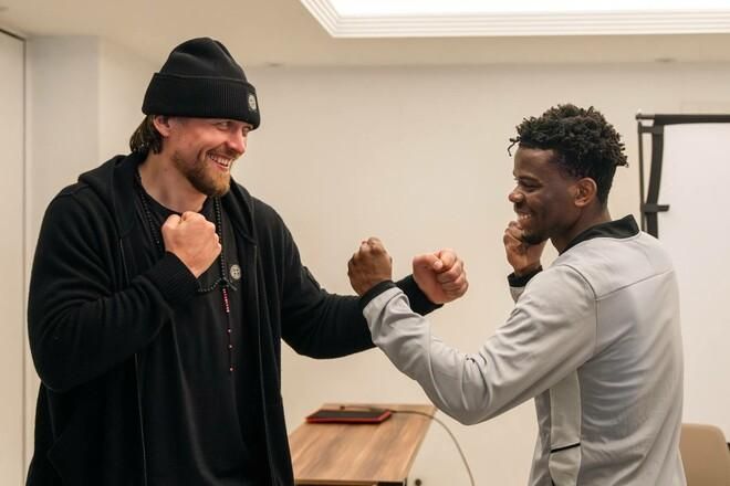 Вино з горла за золото: Усик дав «Поліссю» обіцянку, яку неможливо забути