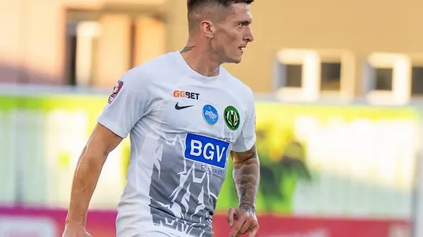 В шаге от трагедии: футболист сборной заснул за рулем, убегая от военной бюрократии