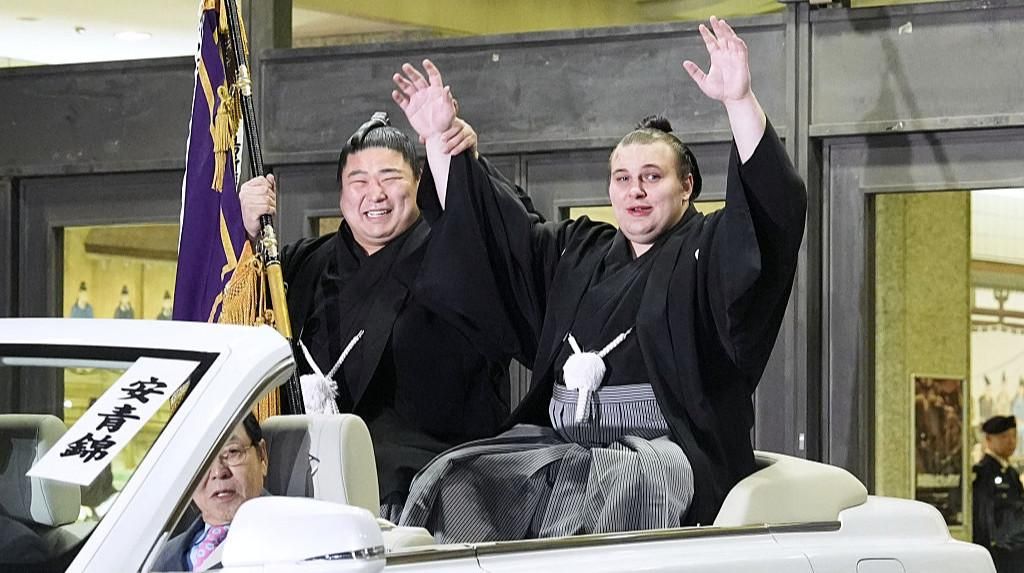 Корова, тонна овочів і 10 мільйонів єн: український сумоїст зірвав гастрономічний джекпот у Токіо