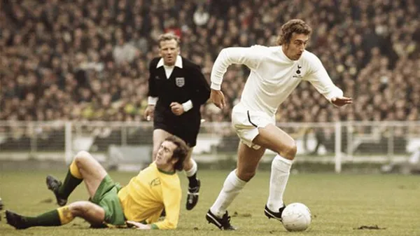 Епоха, що пішла назавжди: Англія в жалобі за легендою "Тоттенгема", купленого за смішні £125 000