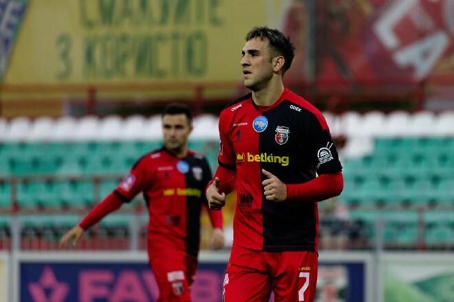 Втеча по-турецьки: легіонер "Вереса" кинув клуб на зборах і вже позує у футболці нової команди