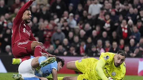 Дружній вогонь на Енфілді: Доннарумма відправив у нокаут власного захисника