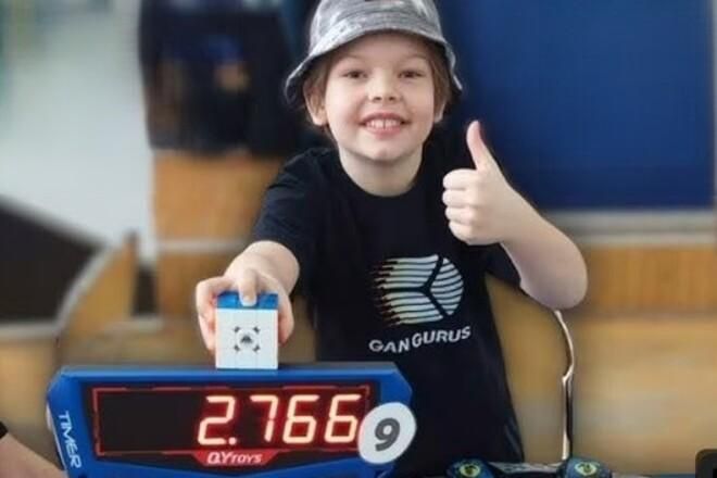 Магія поза Гоґвортсом: 9-річний поляк знищив світовий рекорд з кубика Рубіка за 2.76 секунди!