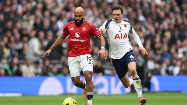 Битва крихких амбіцій: 'Манчестер Юнайтед' та 'Тоттенгем' з'ясують, хто сьогодні розчарує менше
