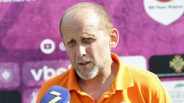 Награвся? Ні, не чув! 60-річний президент клубу, який відмовляється йти з поля