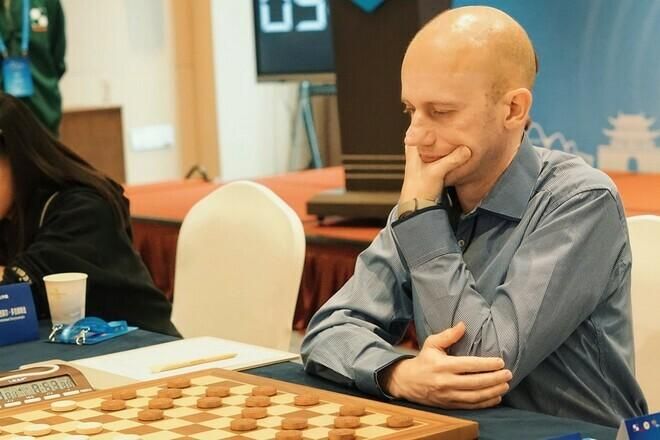 Хід конем від ТЦК: чемпіона світу з шашок "бусифікували" і кинули у штурмовики