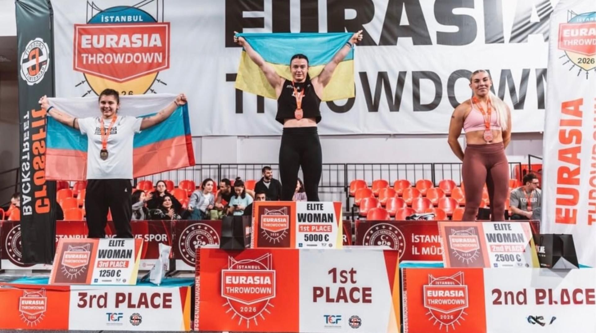 Золото есть, рукопожатие –зась: украинка Пинчук устроила россиянке холодный душ на пьедестале