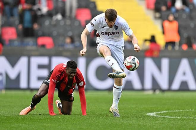 П'ять хвилин, що струснули Туреччину: 'Трабзонспор' з Батаговим перевернув гру з ніг на голову