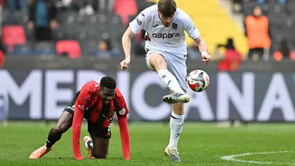 П'ять хвилин, що струснули Туреччину: 'Трабзонспор' з Батаговим перевернув гру з ніг на голову