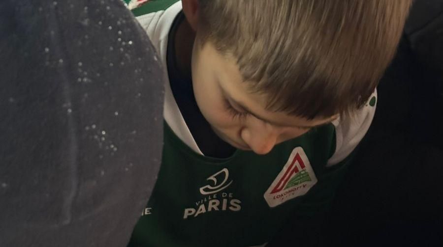 Інфантіно мріє про повернення росіян? Українські діти надіслали йому м'яч після обстрілу