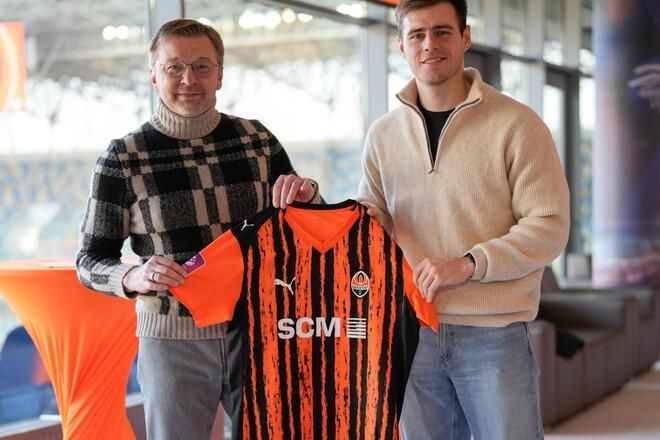 Не медаль, а повага: як 'Шахтар' зустрів героя, якого покарали за пам'ять про загиблих