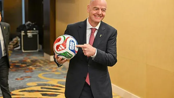 Футбольний цинізм вищого ґатунку: Інфантіно кличе Росію назад, а йому у відповідь – "Ганьба!"