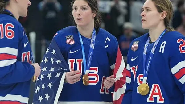 Импичмента не будет, но и фото тоже: хоккеистки США проигнорировали Трампа из-за "глупой шутки"