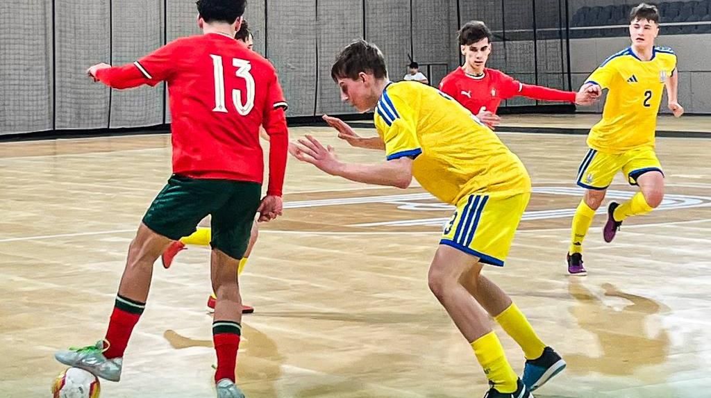 Не лише перемогли, а й нагадали про головне: юні футзалісти України влаштували португальцям холодний душ